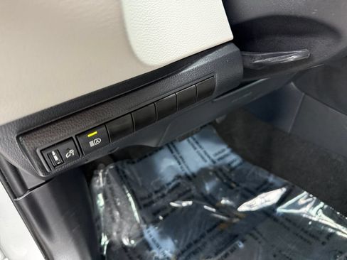 Used 2025 Toyota Corolla LE FWD image 27