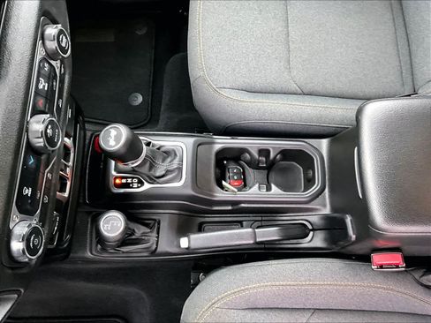 Used 2025 Jeep Wrangler Sport S image 19