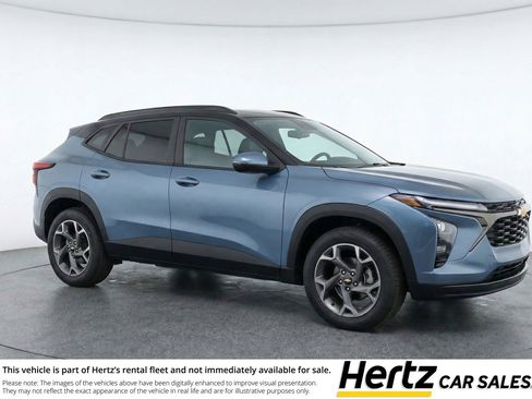 Used 2025 Chevrolet Trax LT w/ LT Convenience Package image 1