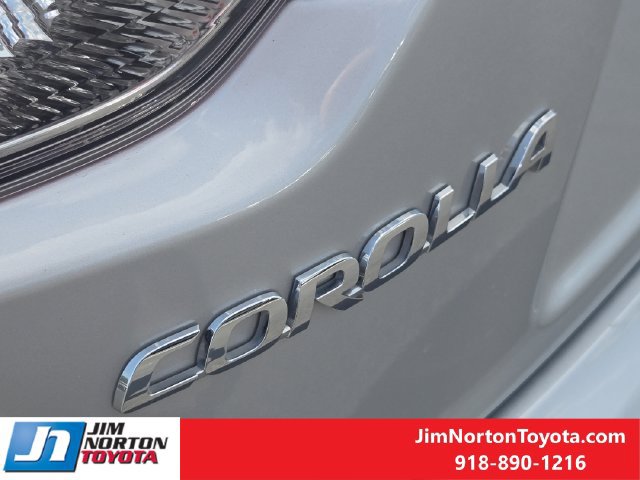 Used 2025 Toyota Corolla LE FWD image 11