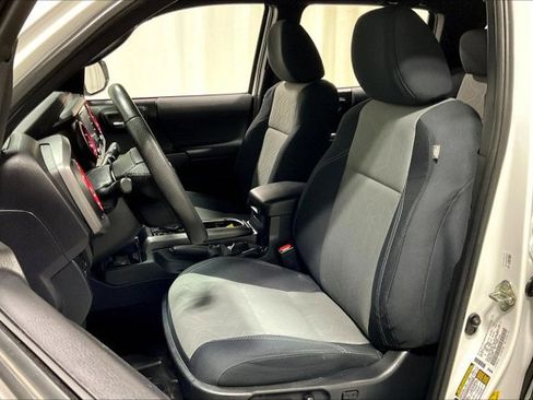 Used 2020 Toyota Tacoma TRD Off-Road w/ Blackout Package image 25