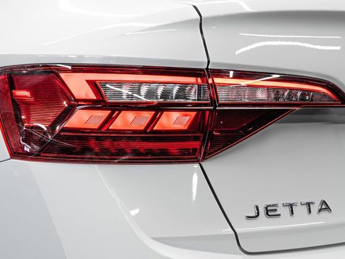 Used 2024 Volkswagen Jetta Sport image 14