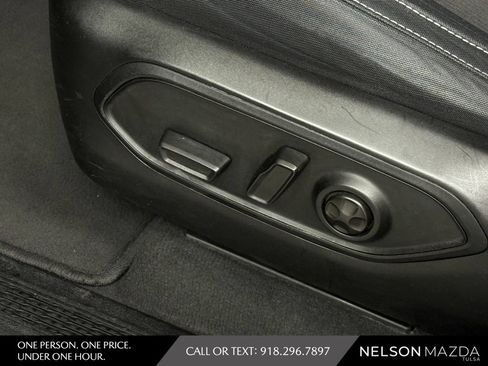 Used 2023 Jeep Grand Cherokee L Laredo AWD/4WD image 19