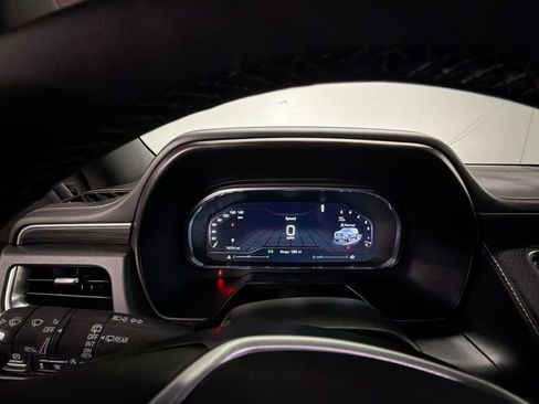 Used 2023 GMC Yukon XL SLT w/ SLT Luxury Package image 11