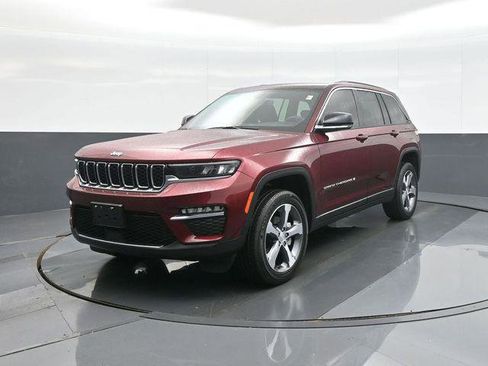 Used 2024 Jeep Grand Cherokee Limited AWD/4WD image 3
