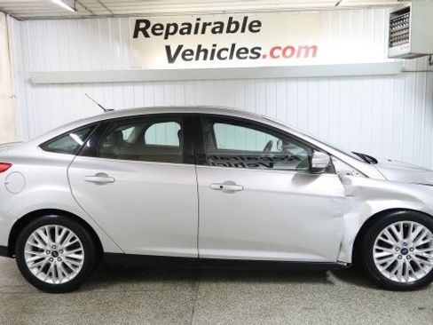 Used 2015 Ford Focus Titanium FWD image 4