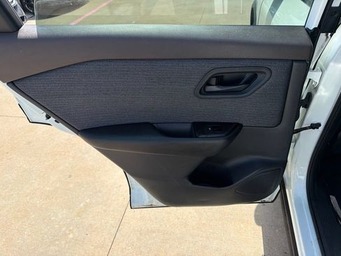 Used 2023 Nissan Rogue S AWD/4WD image 14