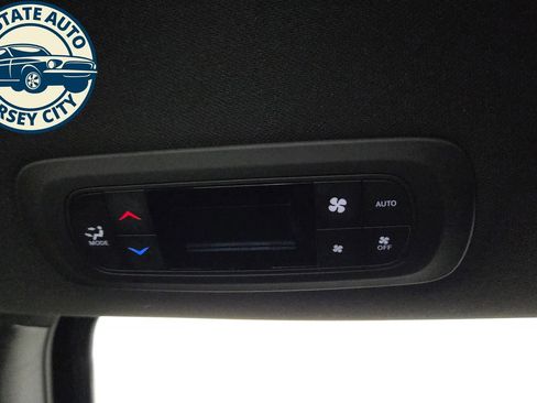 Used 2025 Chrysler Pacifica Select FWD image 30