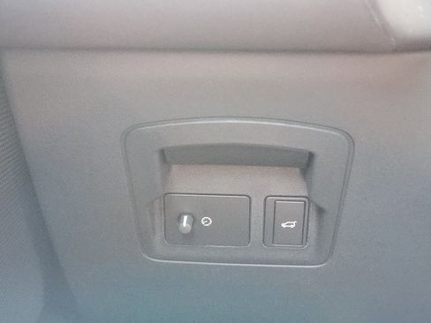 New 2026 Land Rover Range Rover Velar Dynamic SE image 21