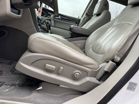 Used 2016 Buick Enclave Leather image 8