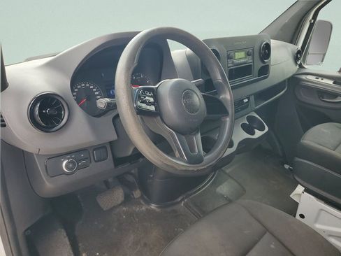 Used 2021 Freightliner Sprinter 2500 RWD image 11