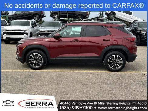 Used 2024 Chevrolet TrailBlazer LT w/ LT Cold Weather Package FWD image 2