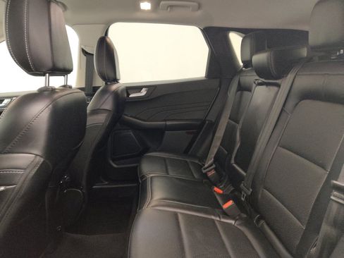 Used 2022 Ford Escape Titanium image 18