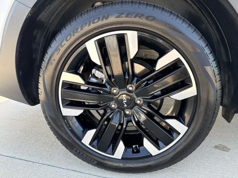 Used 2025 Kia Telluride SX w/ SX Captain's Chair Package FWD image 40