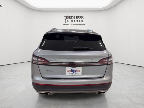 Used 2022 Lincoln Nautilus FWD w/ Premium Package image 4