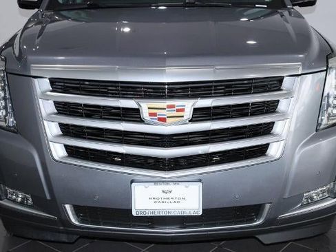 Used 2019 Cadillac Escalade ESV Premium Luxury image 9