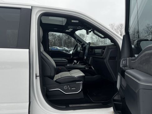 Used 2023 Ford F150 Lightning Platinum image 33