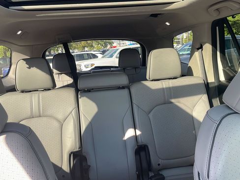 Used 2025 Honda Pilot Elite image 23