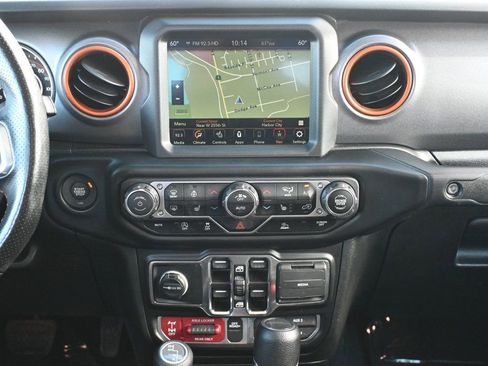 Used 2022 Jeep Gladiator Mojave w/ Cold Weather Group image 17