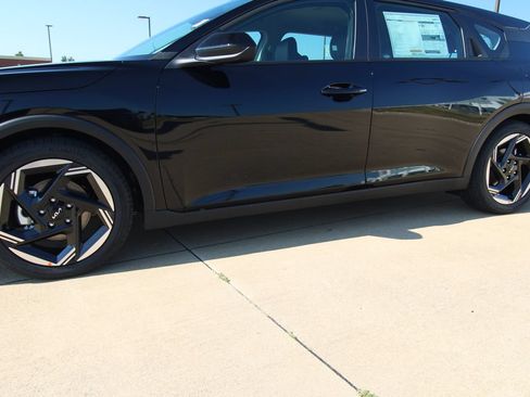 New 2026 Kia K4 EX FWD image 10