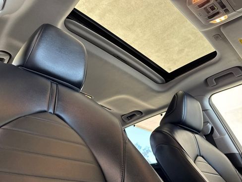 Used 2023 Toyota Highlander XLE image 17