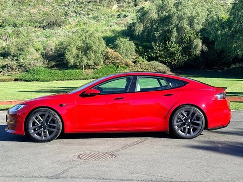 Used 2021 Tesla Model S Plaid image 2