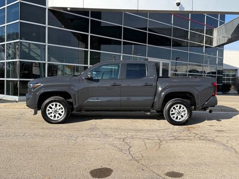Used 2025 Toyota Tacoma SR5 image 6