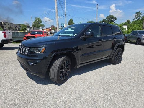 Used 2021 Jeep Grand Cherokee Laredo X image 7