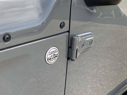 Used 2021 Jeep Wrangler Unlimited Sport AWD/4WD image 11