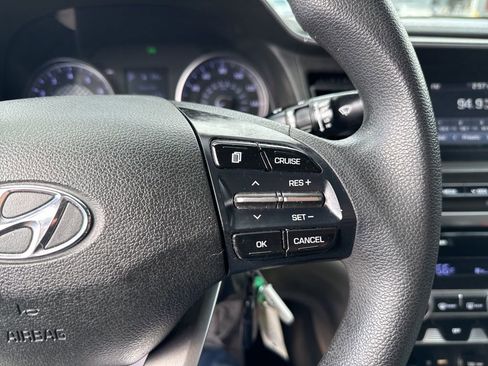 Used 2020 Hyundai Elantra SE image 28