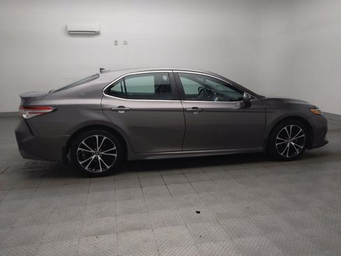 Used 2020 Toyota Camry SE FWD image 10