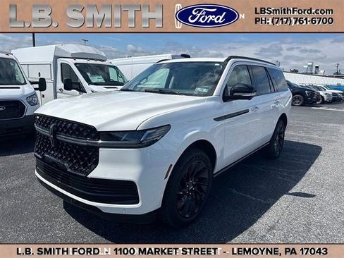 Certified 2026 Lincoln Navigator Reserve w/ Jet Appearance Package AWD/4WD image 1