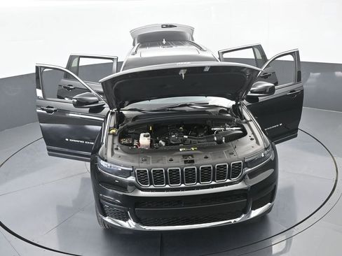 Used 2024 Jeep Grand Cherokee L Laredo image 70