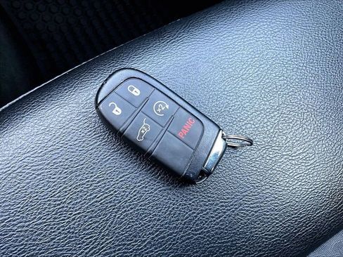 Used 2022 Jeep Compass Latitude w/ Sun and Sound Group AWD/4WD image 30