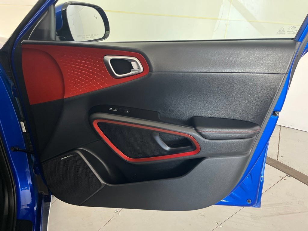 Used 2023 Kia Soul GT-Line w/ GT-Line Technology Package FWD image 30