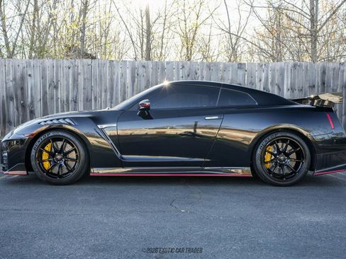 Used 2023 Nissan GT-R NISMO w/ Floor Mat Package AWD/4WD image 3
