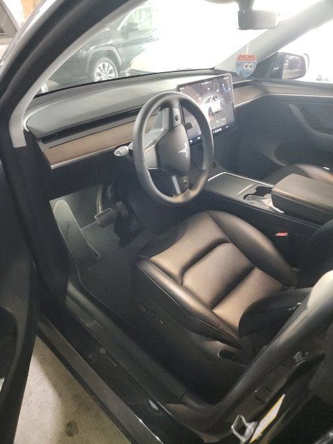 Used 2024 Tesla Model Y Long Range AWD/4WD image 6