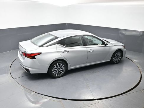 Used 2024 Nissan Altima 2.5 SV FWD image 38