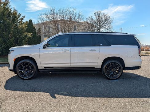 Used 2022 Cadillac Escalade ESV Sport Platinum w/ LPO, ONYX Package image 9