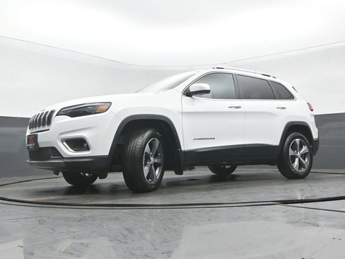 Used 2019 Jeep Cherokee Limited w/ Trailer Tow Group image 29