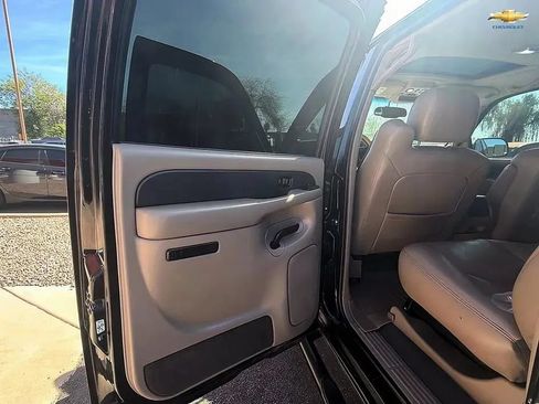 Used 2004 Chevrolet Avalanche 2500 w/ Preferred Equipment Group AWD/4WD image 31