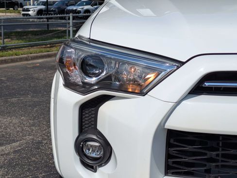 Used 2023 Toyota 4Runner SR5 Premium w/ Moonroof Package RWD image 10