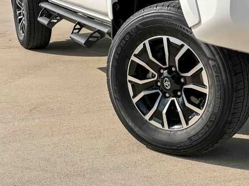 Used 2023 Toyota Tacoma SR5 w/ Technology Package AWD/4WD image 8