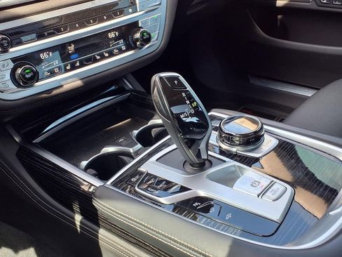 Used 2022 BMW 750i xDrive w/ Executive Package image 6