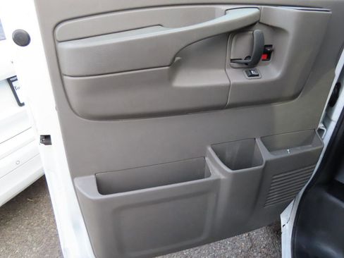 Used 2015 Chevrolet Express 2500 image 10
