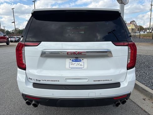 Used 2022 GMC Yukon XL Denali image 7