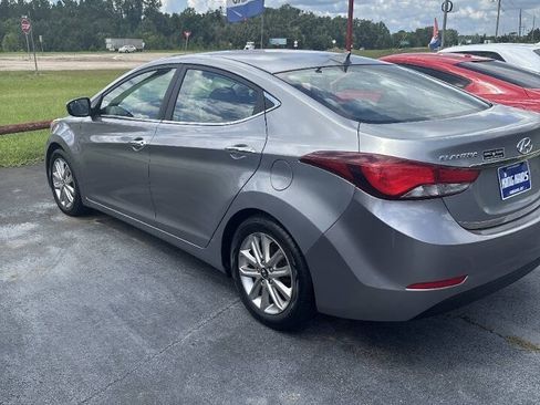 Used 2015 Hyundai Elantra SE w/ Option Group 02 FWD image 4