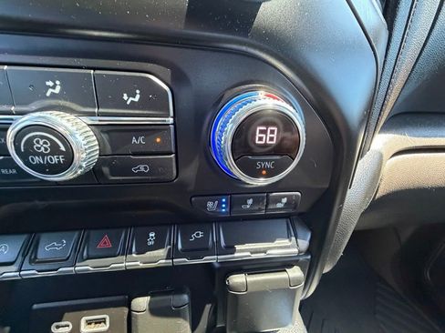 Used 2021 GMC Sierra 1500 AT4 w/ AT4 Preferred Package AWD/4WD image 16