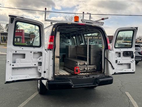 Used 2018 Chevrolet Express 2500 w/ Driver Convenience Package image 19