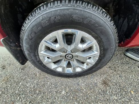 Used 2021 Nissan Titan SL w/ Moonroof Package image 9